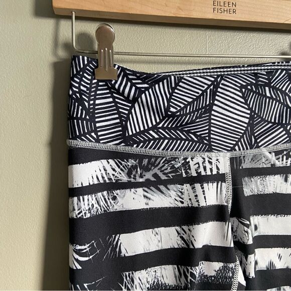 Lululemon Wunder Under Crop II,Shady Palms/ Banana Leaf/Gingham - Picture 4 of 7